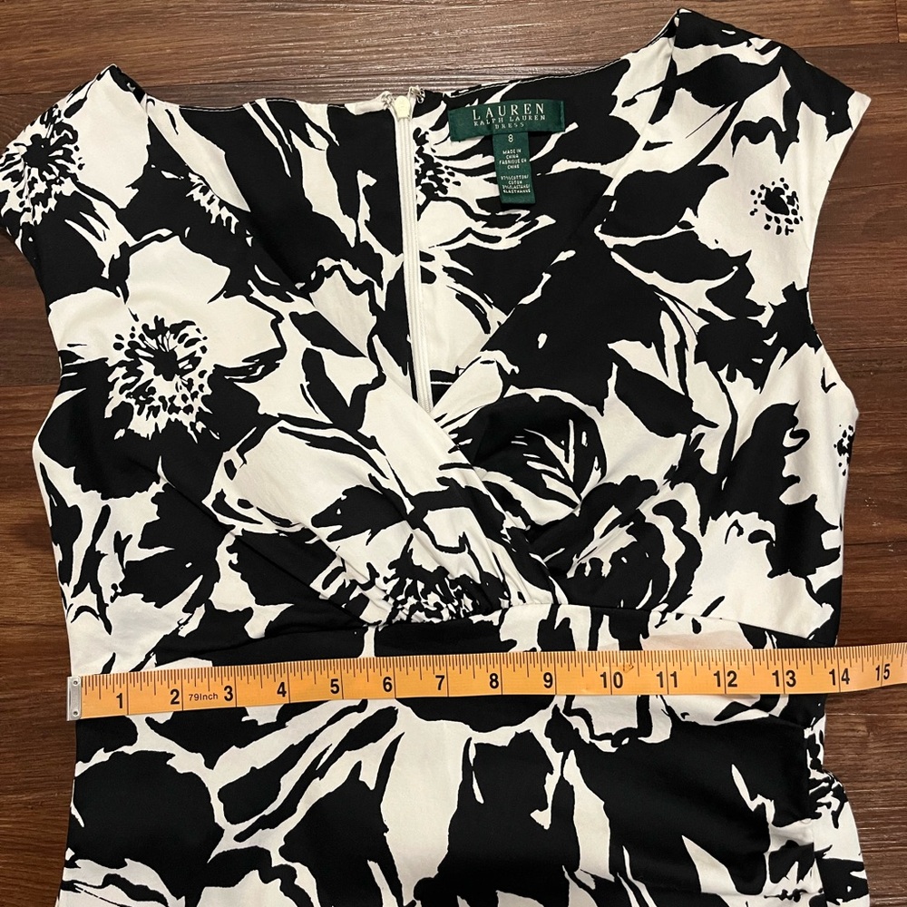 Lauren Ralph Lauren Black and White Floral Print Ruched Sheath Dress Size 8 - Picture 9 of 10